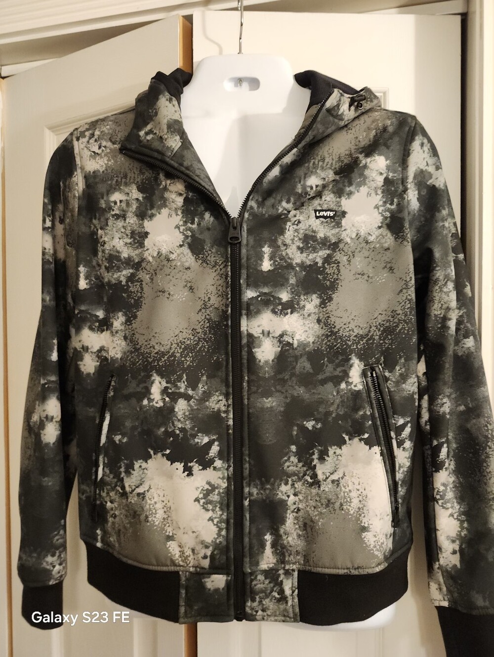 Levi's Men's Black and Gray Camouflage Zip Hoodie Jacket M